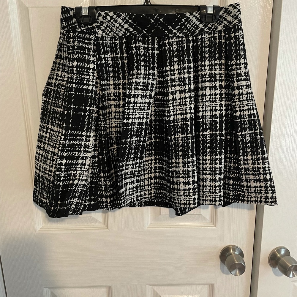 Banana Republic plaid mini skirt. Size 6